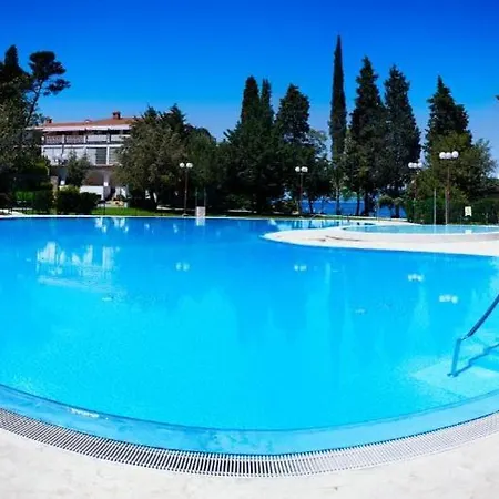 Apartament Maia *