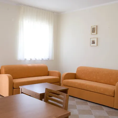 Maia Apartament *