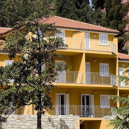 Apartament Maia *